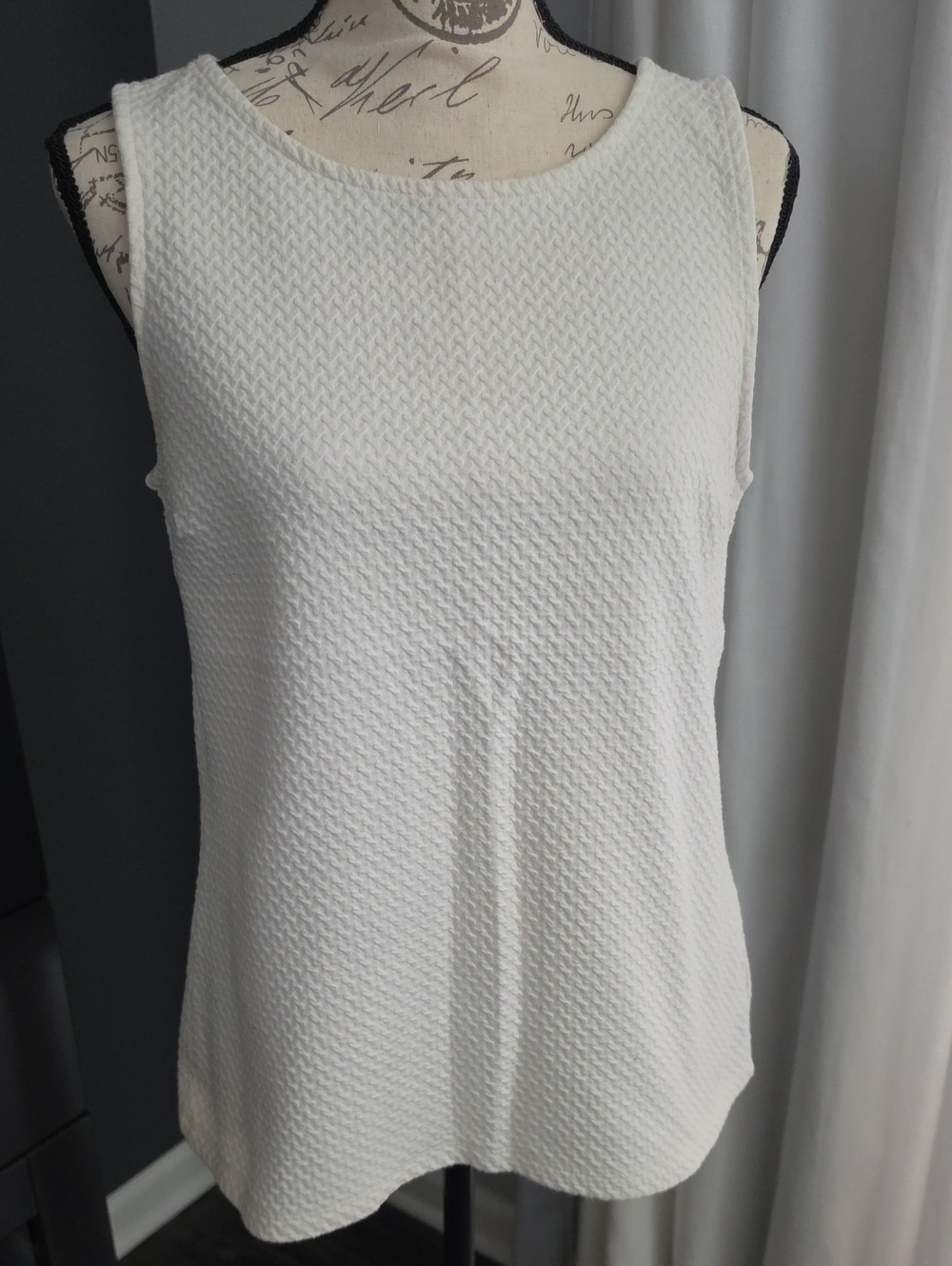 Old Navy White Textured Scoop Neck Tank Top